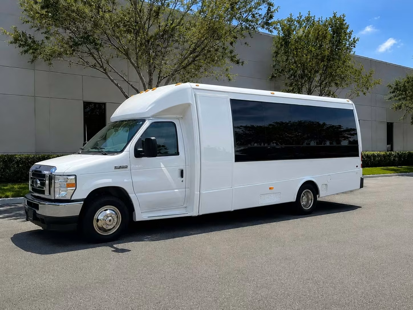lauderdale lakes 15 passenger minibus rental