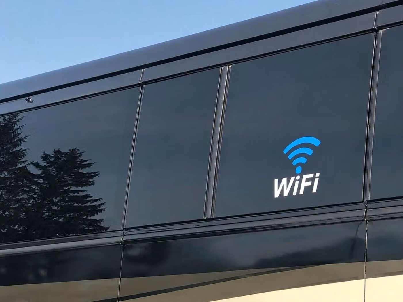 lauderdale lakes 15 passenger minibus wifi