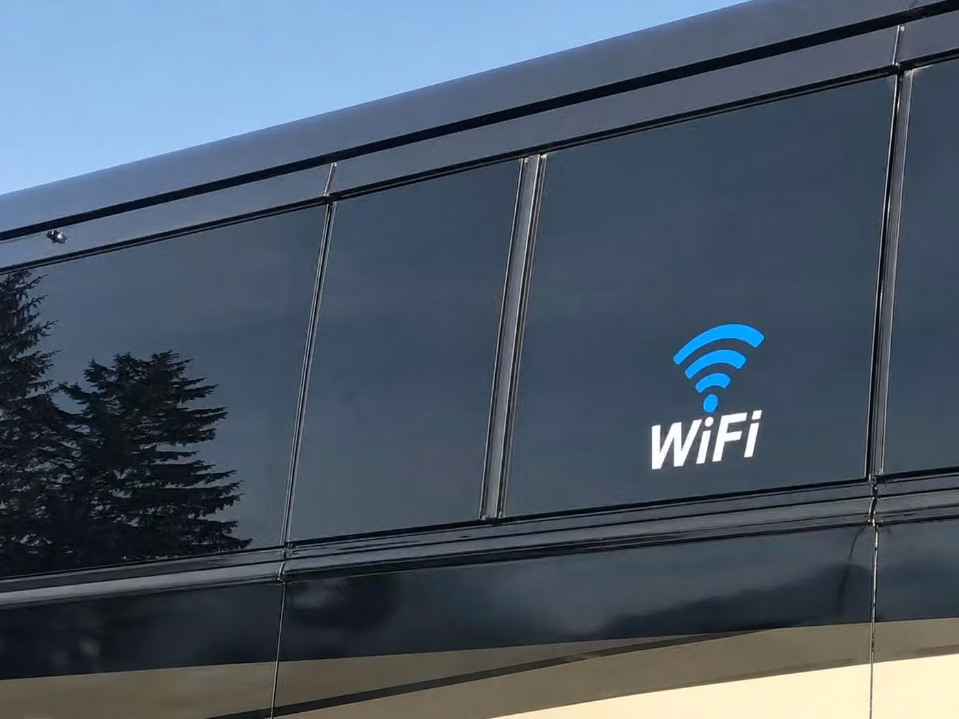 lauderdale lakes 18 passenger minibus wifi