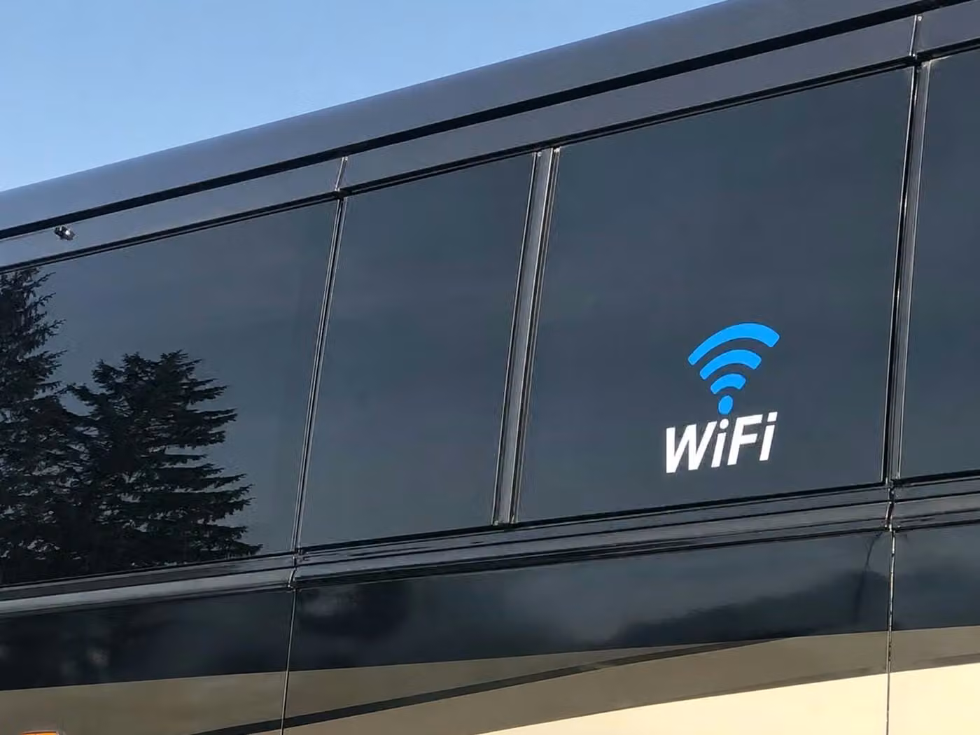 lauderdale lakes 25 passenger minibus wifi