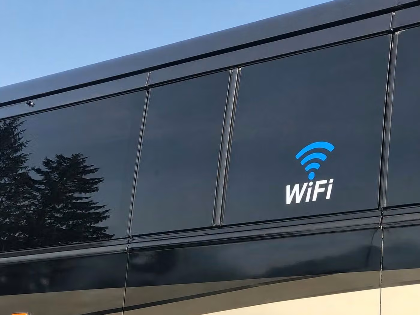 lauderdale lakes 30 passenger minibus wifi